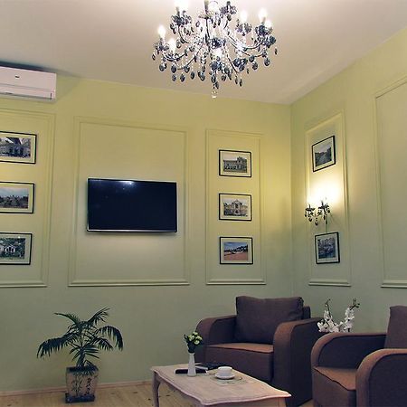 Classic Apartment On Zhukovskoho Odessa Exterior photo